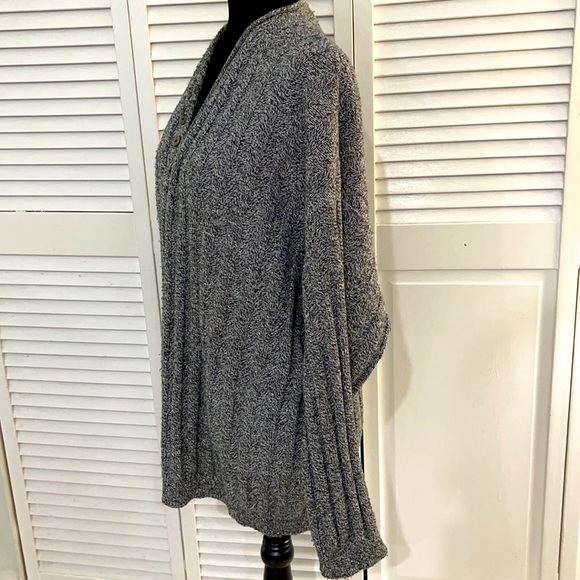 RETRO BY RENAISSANCE | Women’s Vintage Black and White Knitted Sweater - Picture 5 of 9